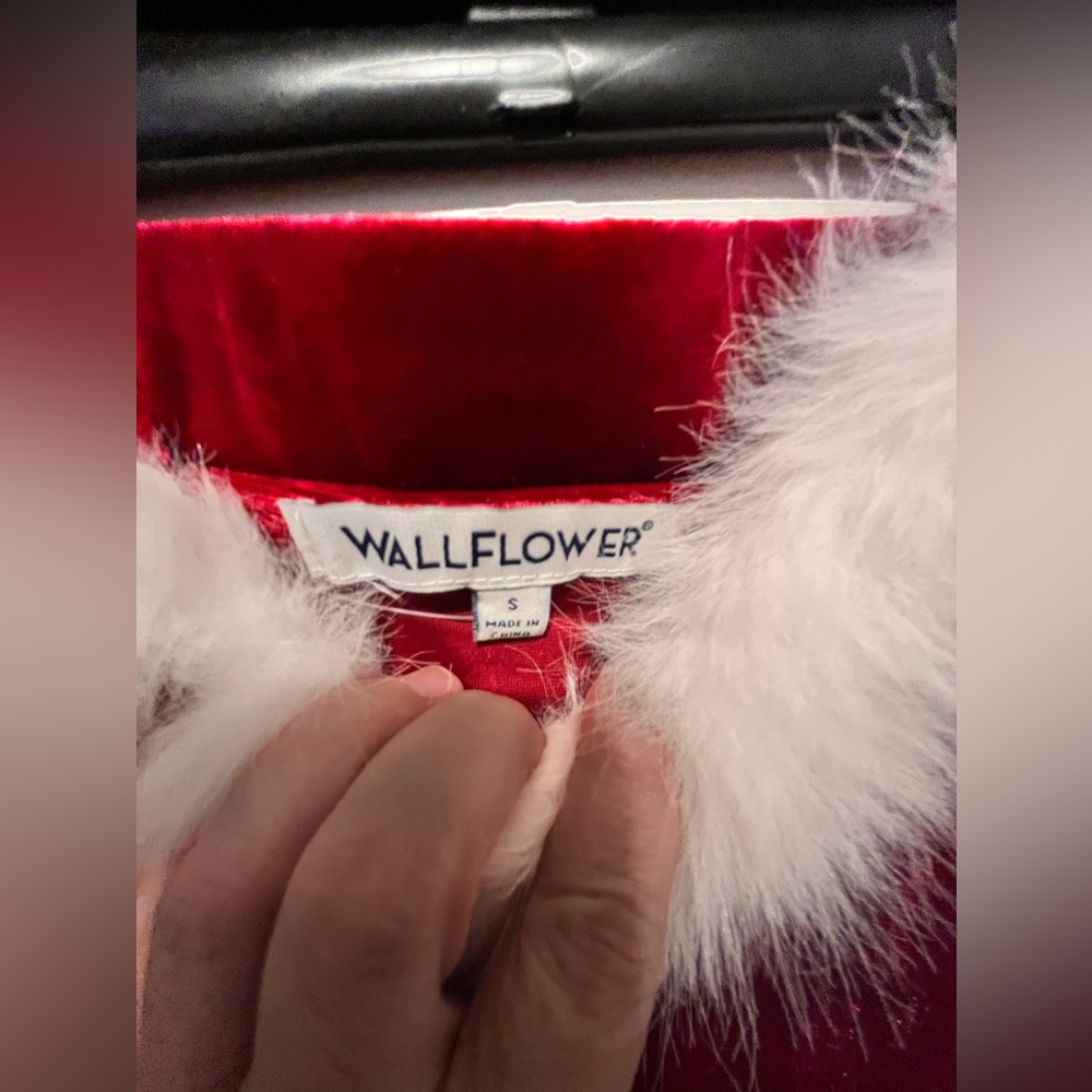 Wallflower Mrs Claus Fur Trimmed Velour Cropped Cami & Mini Skirt Small NWT - Picture 8 of 13